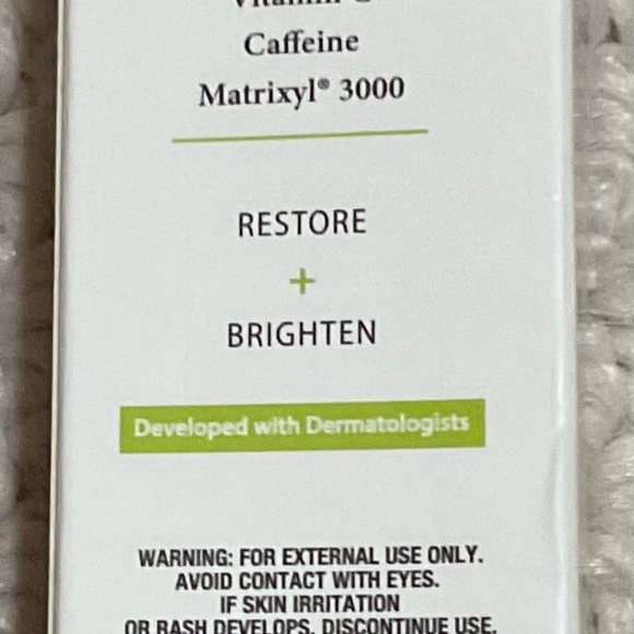 Dermasil Multi-Vitamin Eye Roller - Picture 2 of 5